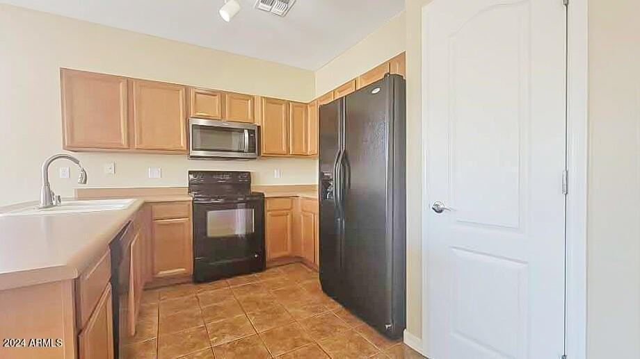 17605 W Crocus Dr - Photo 6 of 25