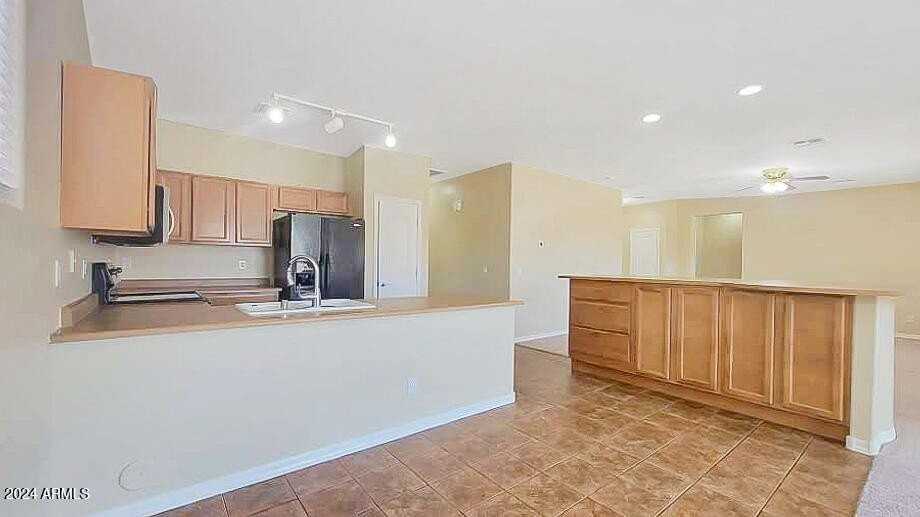 17605 W Crocus Dr - Photo 7 of 25