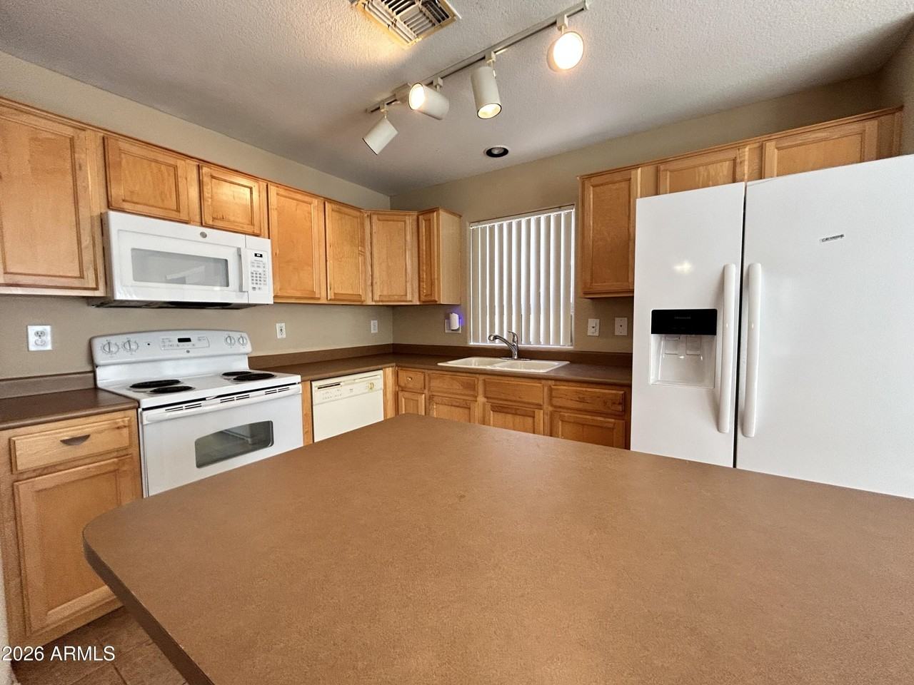 2109 N 109th Ave - Photo 6 of 31