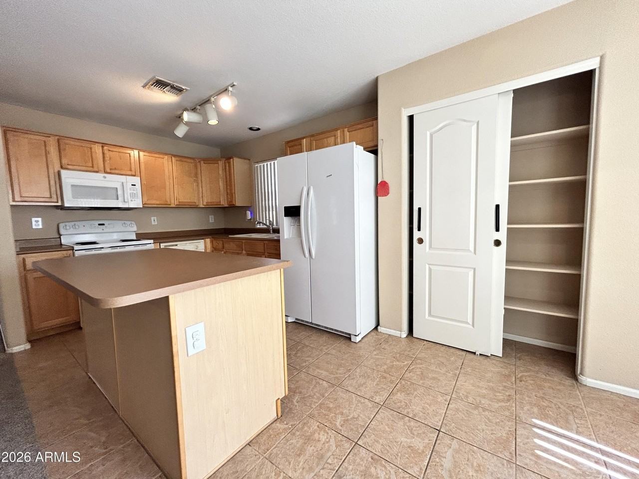 2109 N 109th Ave - Photo 7 of 31