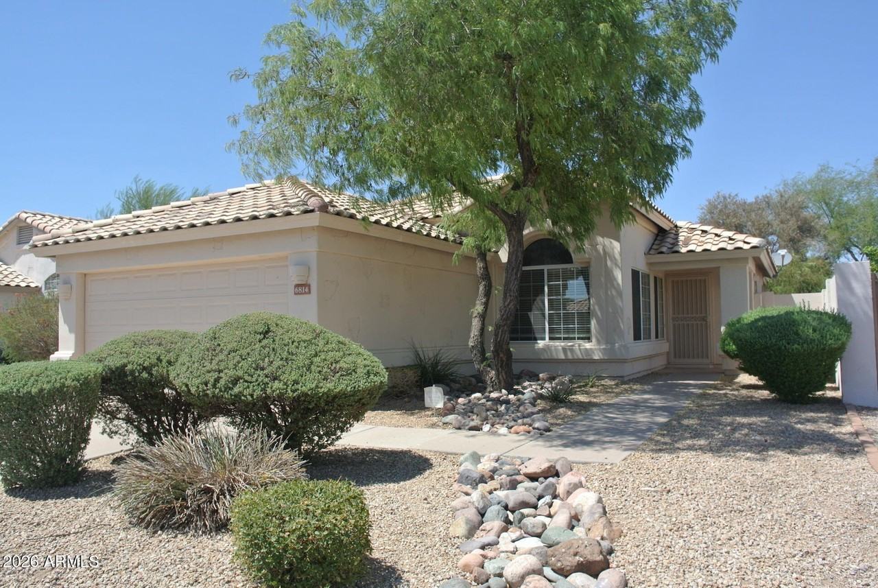 6814 W Louise Dr - Photo 2 of 18