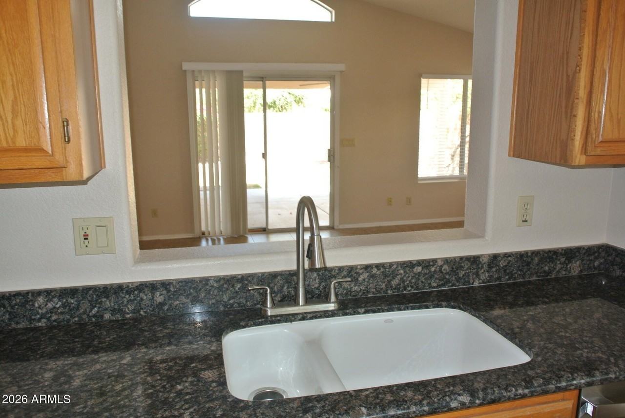 6814 W Louise Dr - Photo 5 of 18