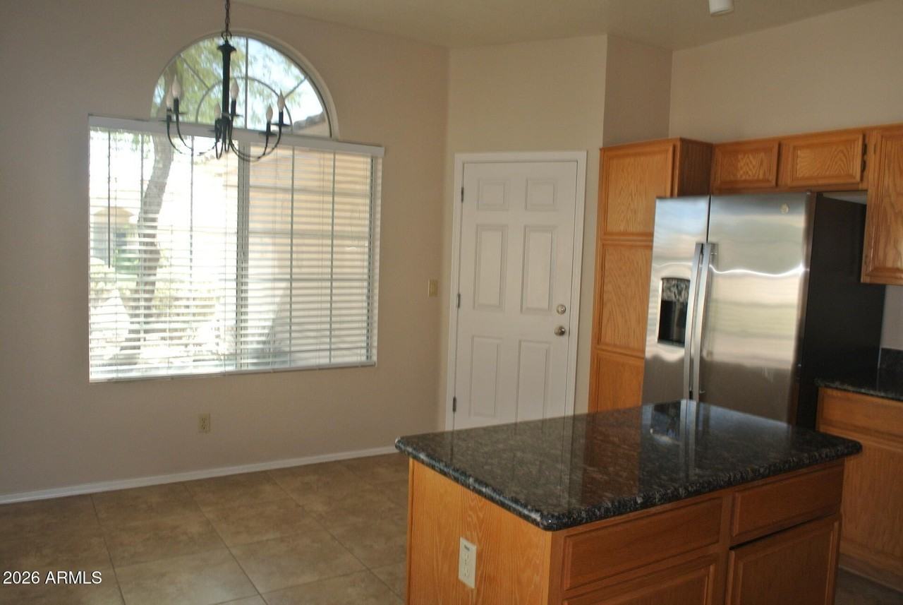 6814 W Louise Dr - Photo 6 of 18