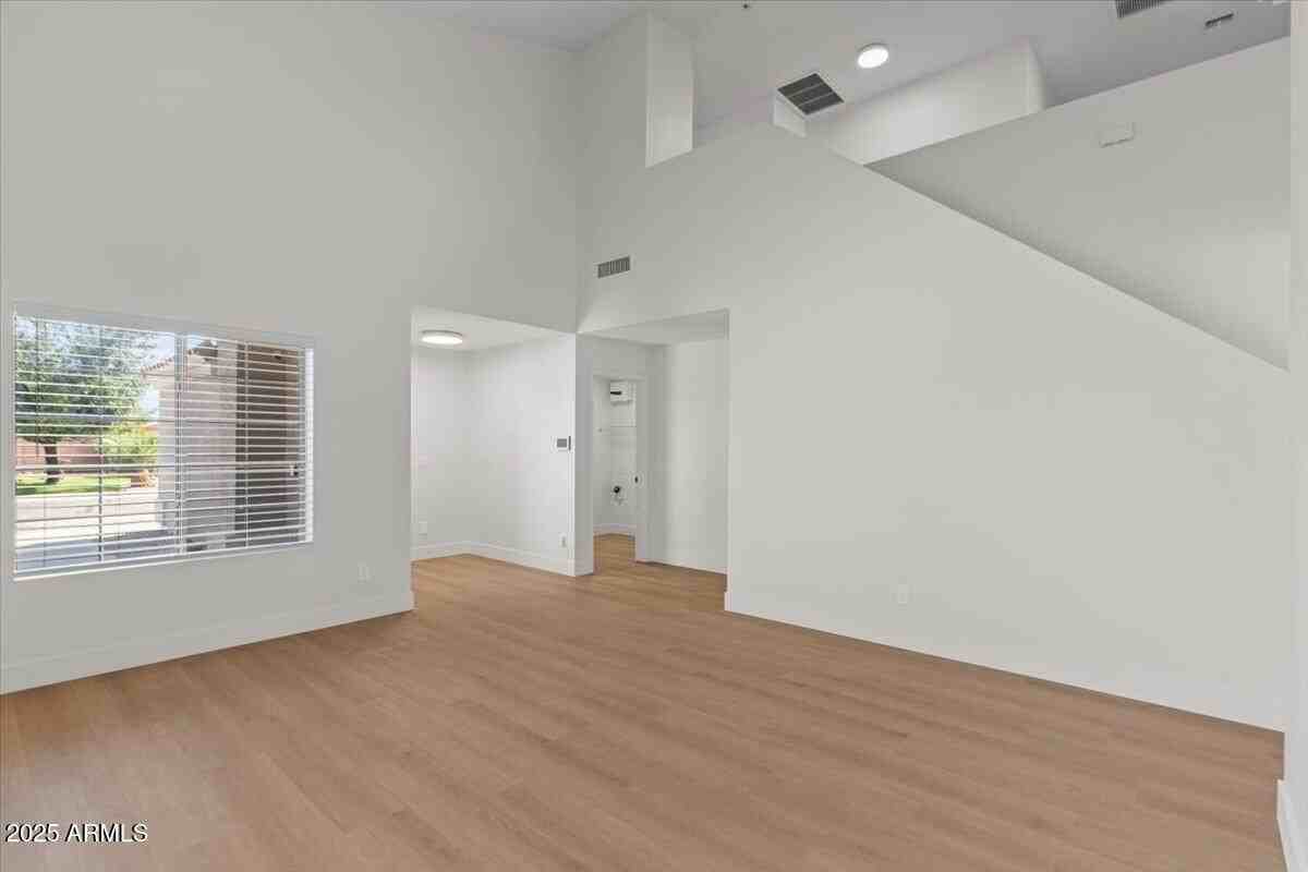 2289 W Hayden Peak Dr - Photo 2 of 38