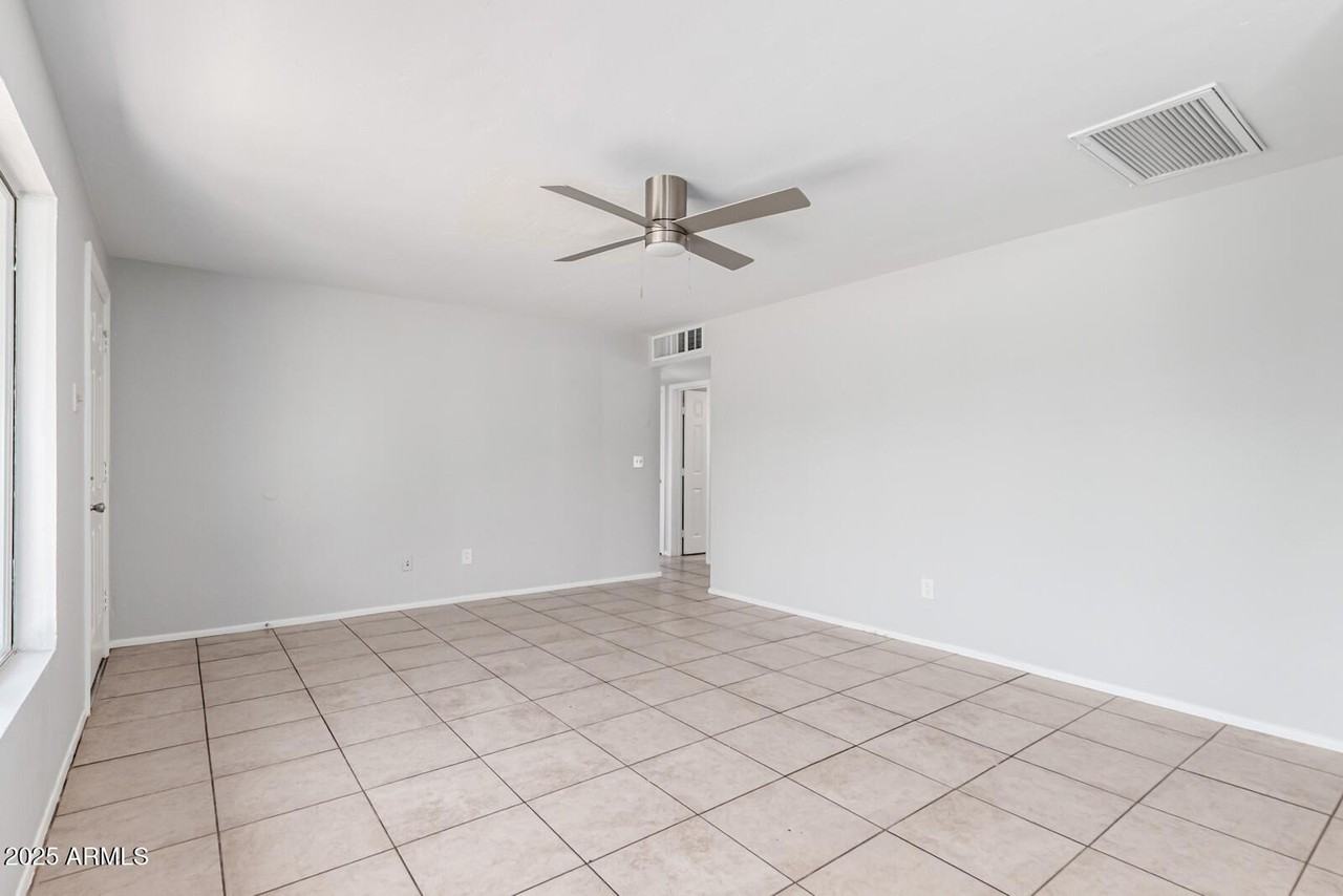 1238 E Vine Ave - Photo 5 of 30
