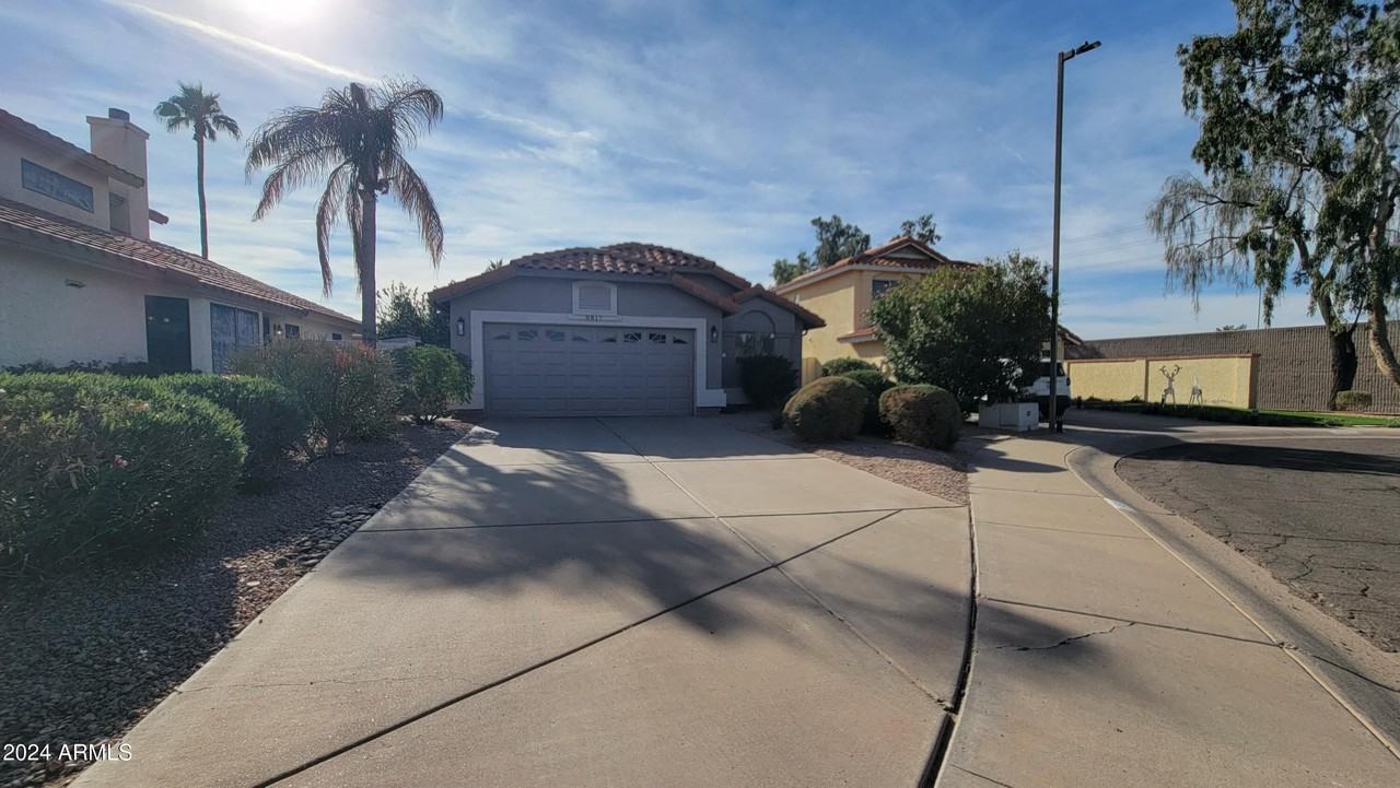 8817 E Dahlia Dr - Photo 2 of 39