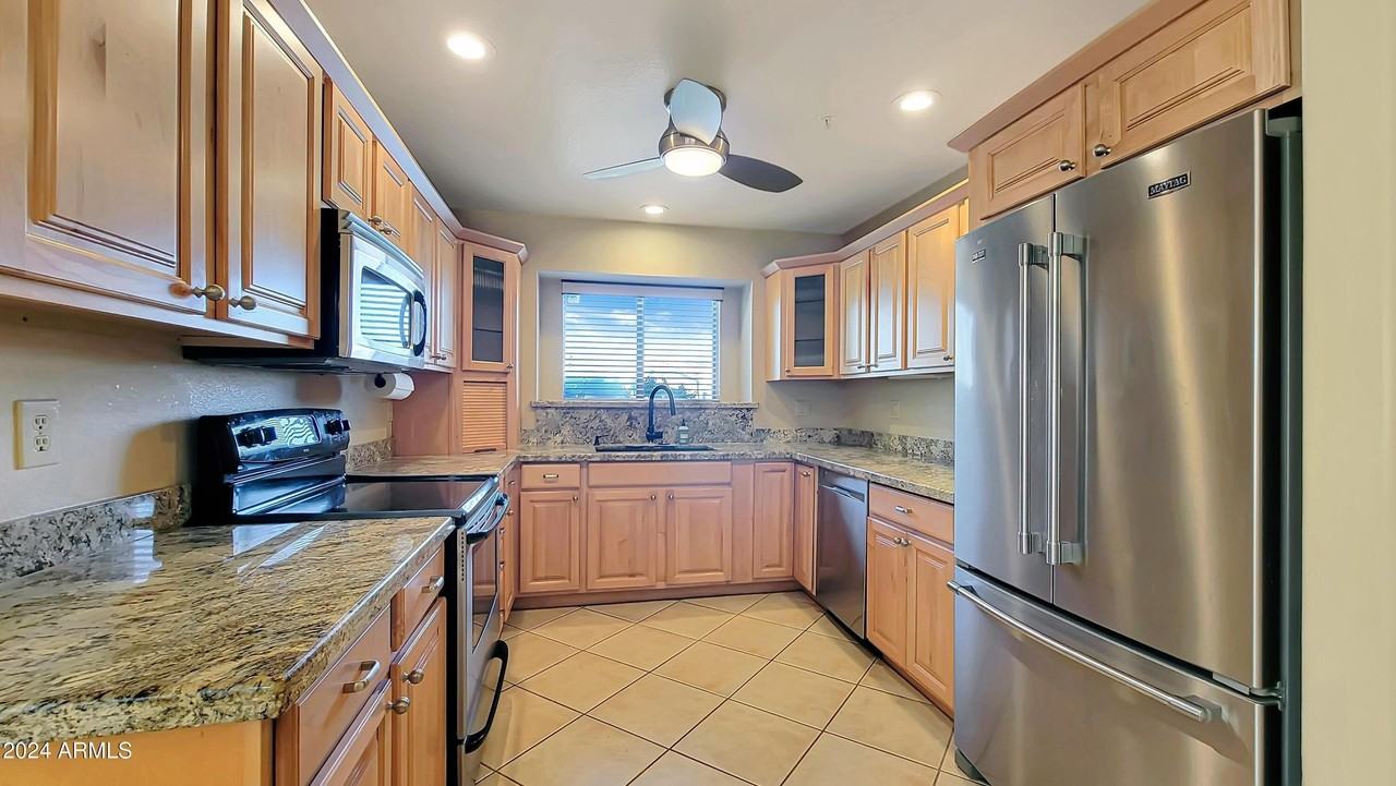 8817 E Dahlia Dr - Photo 5 of 39
