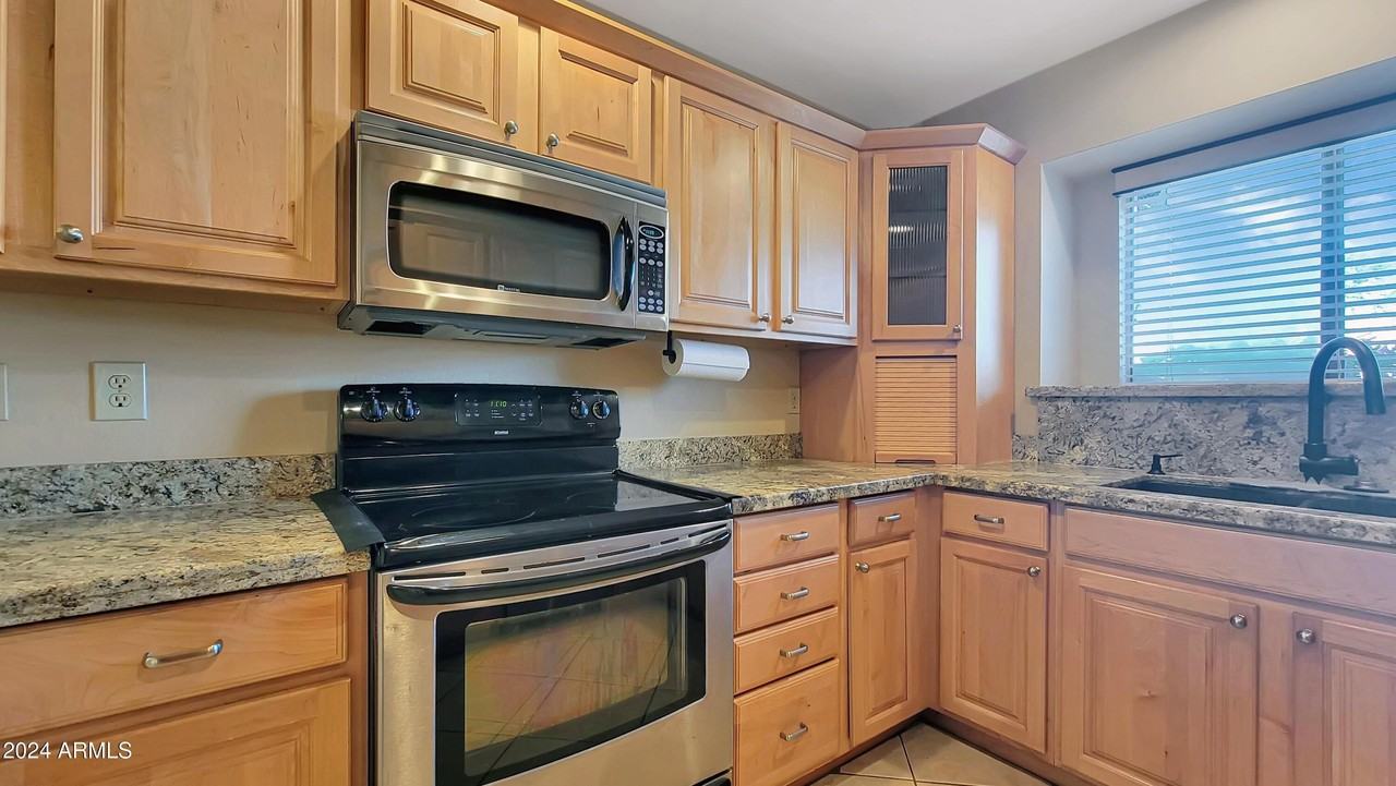 8817 E Dahlia Dr - Photo 6 of 39