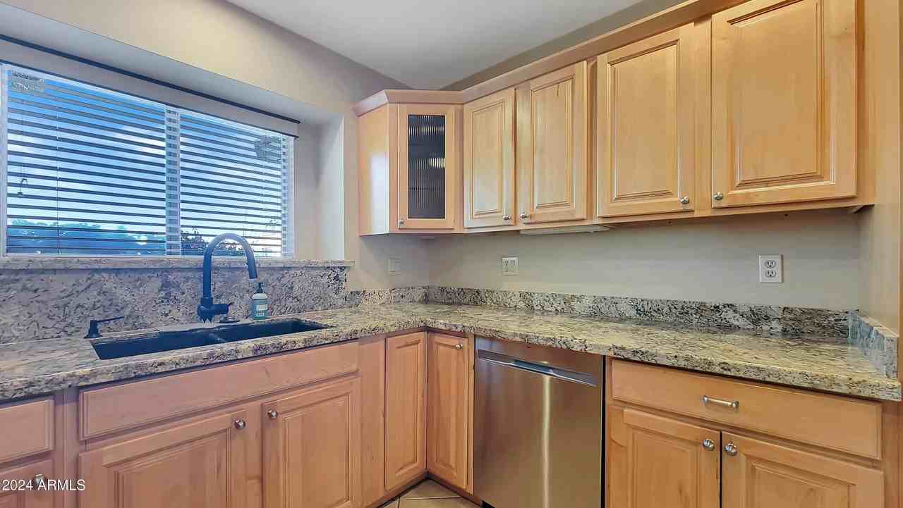 8817 E Dahlia Dr - Photo 7 of 39