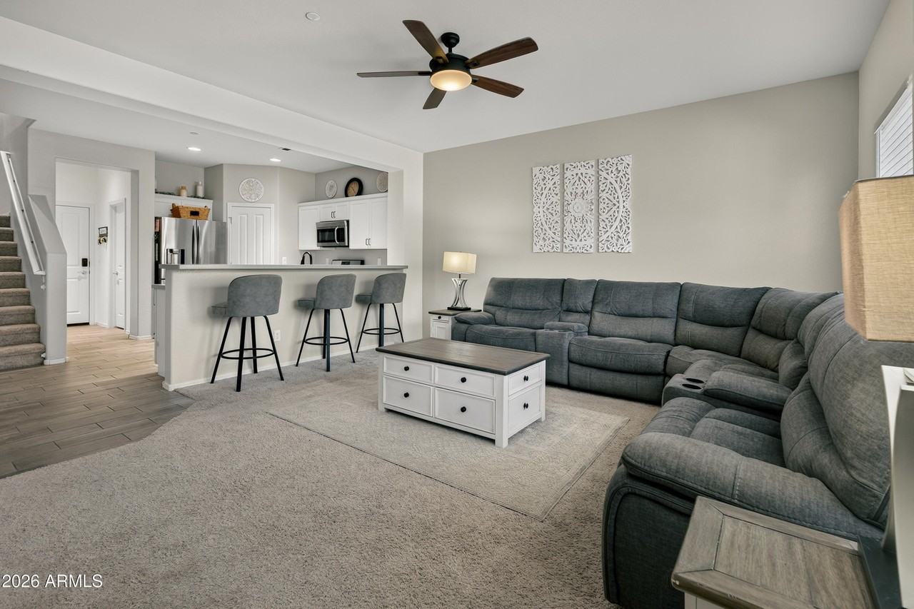 652 Brindle Dr - Photo 3 of 34
