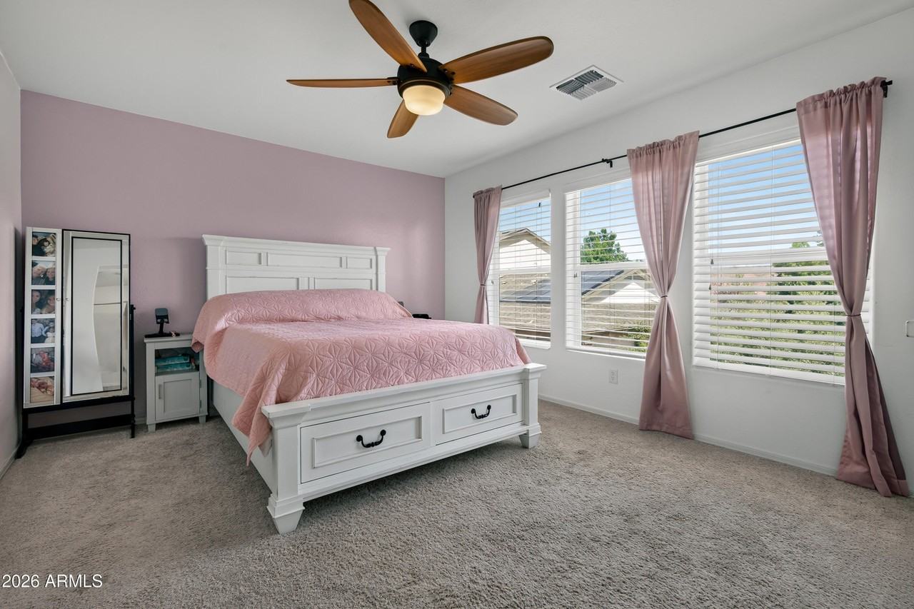 652 Brindle Dr - Photo 4 of 34