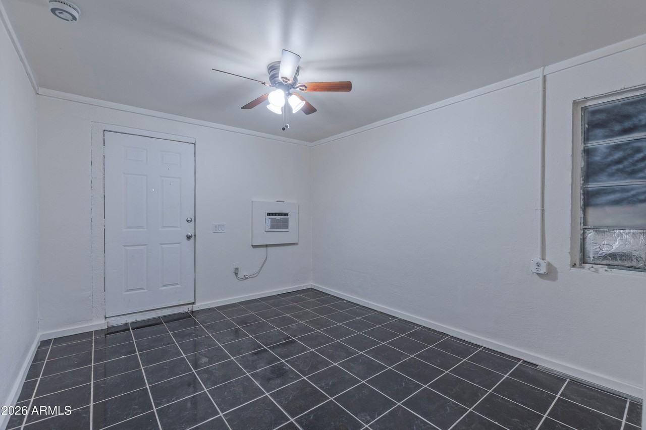 5946 W Myrtle Ave - Photo 4 of 10