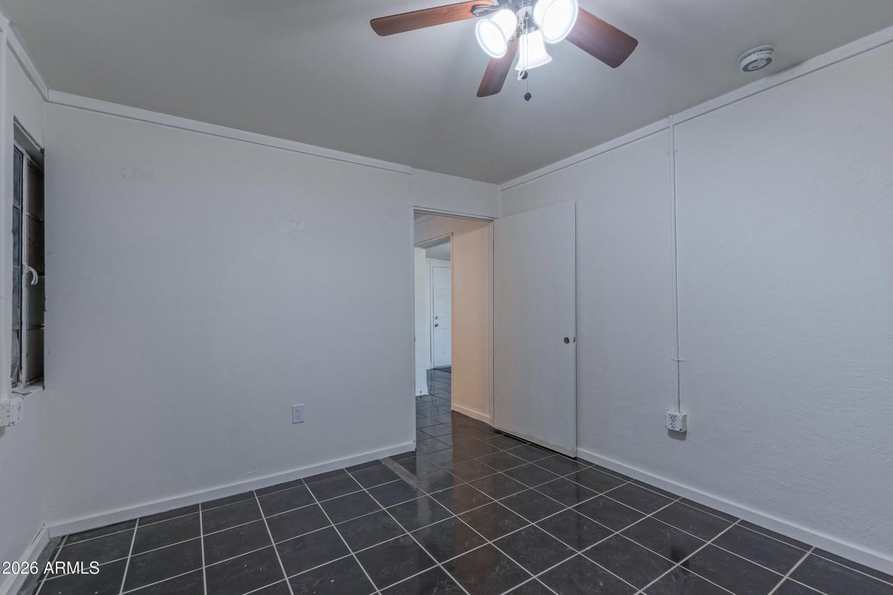 5946 W Myrtle Ave - Photo 5 of 10