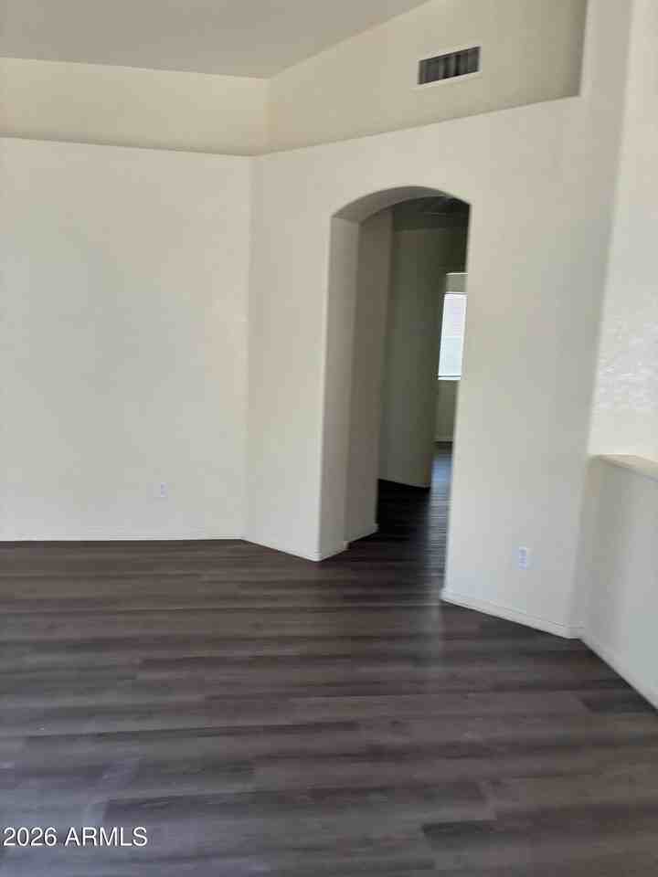 1074 N Saguaro St - Photo 3 of 16