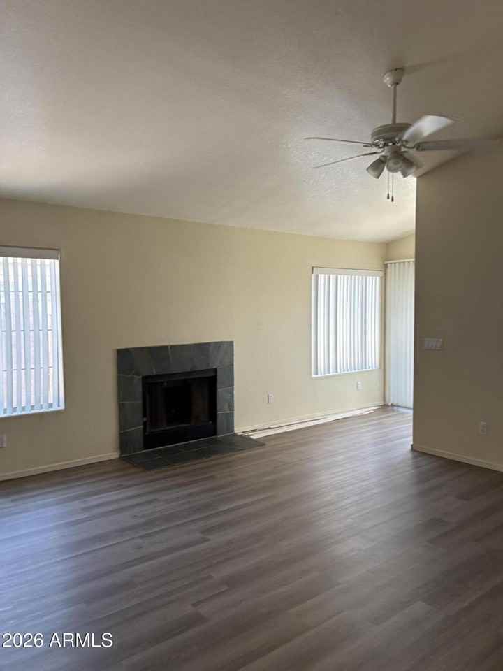 1074 N Saguaro St - Photo 4 of 16