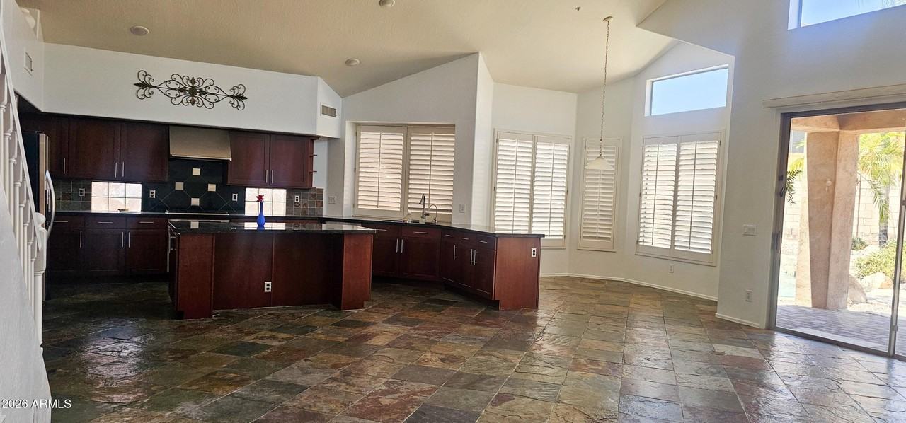 9720 E Davenport Dr - Photo 5 of 15