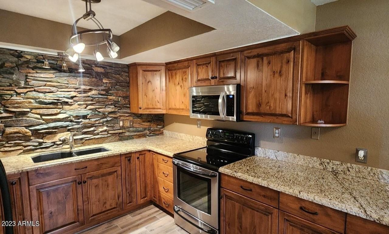 9100 E Winchcomb Dr - Photo 4 of 26