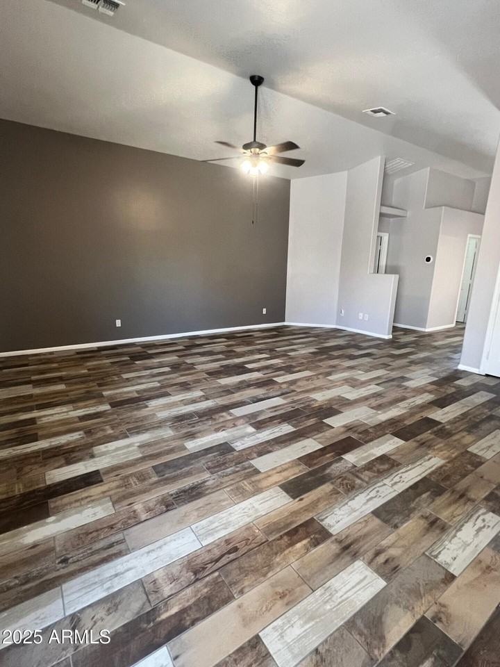 22264 N Kingston Dr - Photo 4 of 24