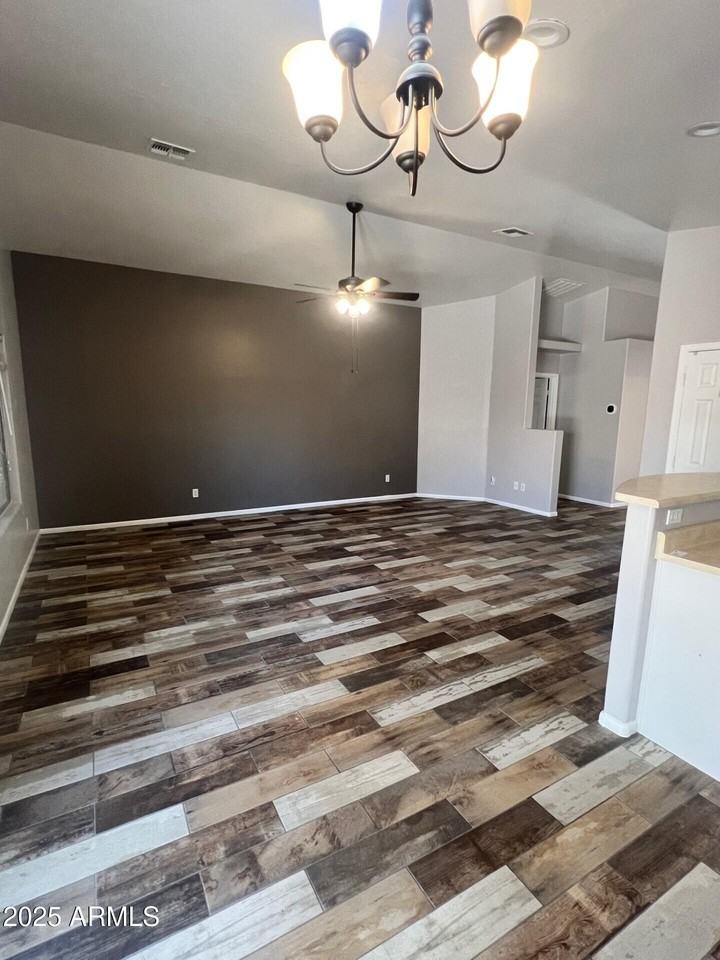 22264 N Kingston Dr - Photo 6 of 24