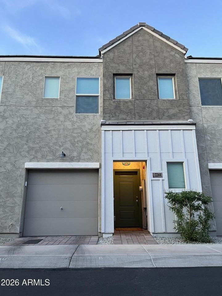 2264 W Laurie Ln