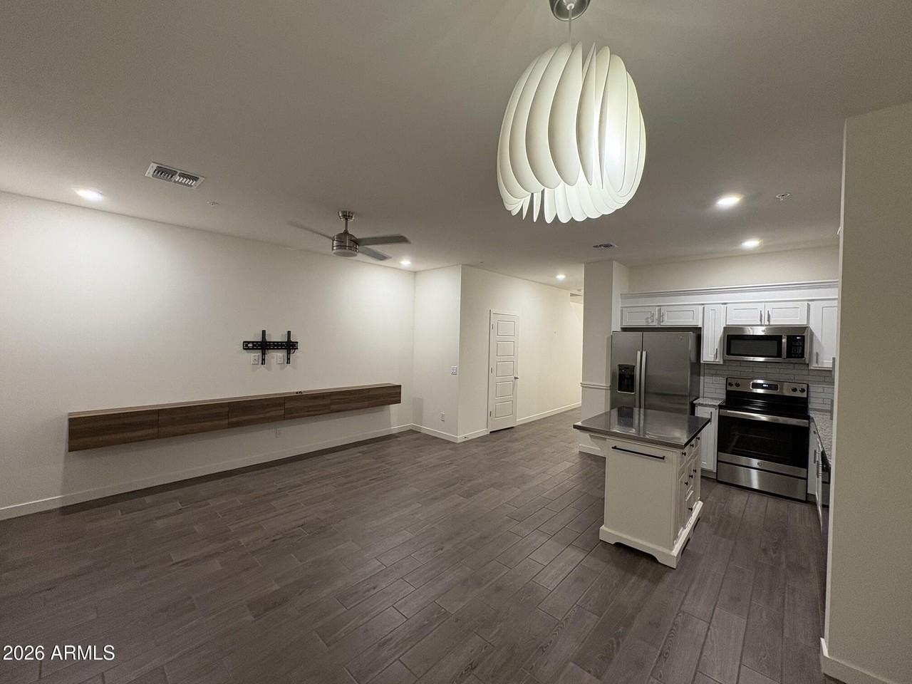 2264 W Laurie Ln - Photo 2 of 10