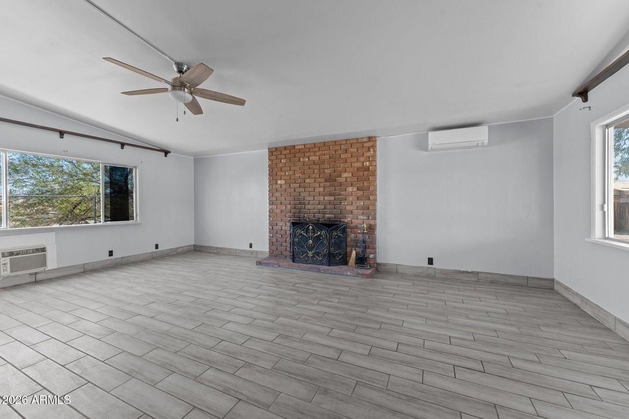 692 W Wickenburg Way #C - Photo 2 of 8