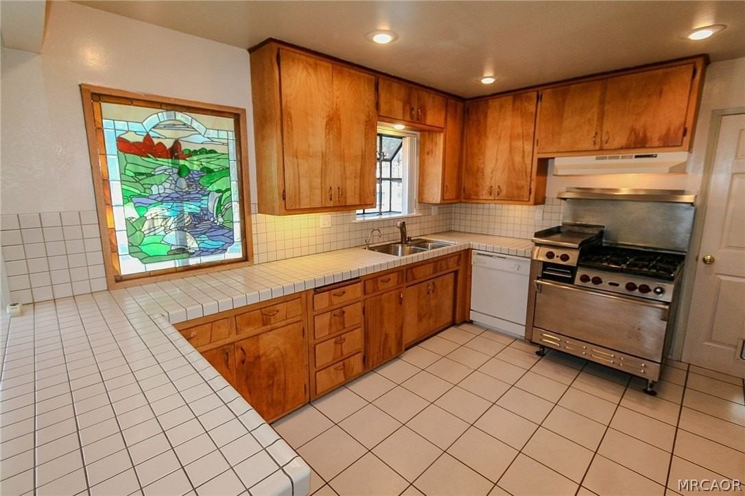 664 Barret Way - Photo 7 of 40