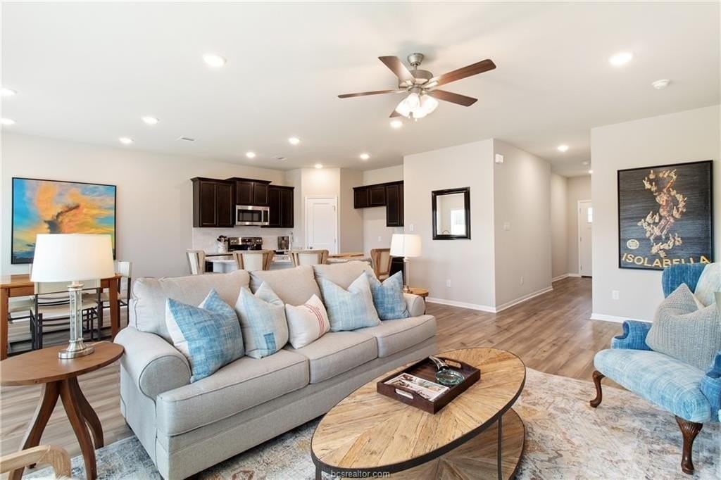5322 Lyle Pl - Photo 4 of 19