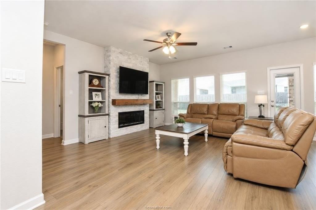 6215 Rockford Dr - Photo 3 of 19
