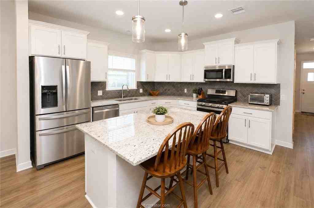 6215 Rockford Dr - Photo 4 of 19