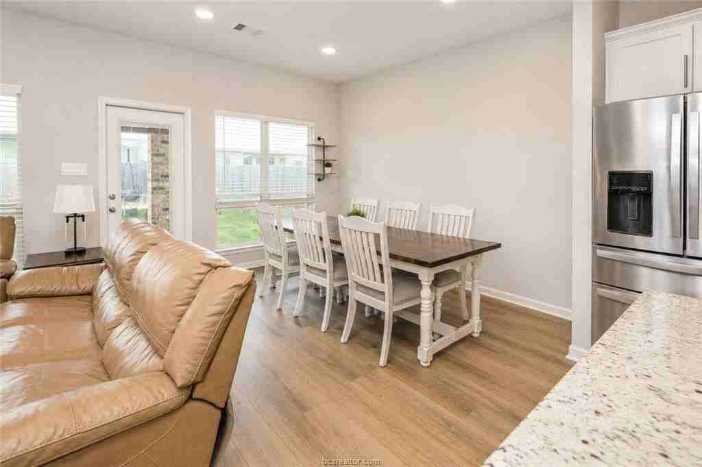 6215 Rockford Dr - Photo 5 of 19