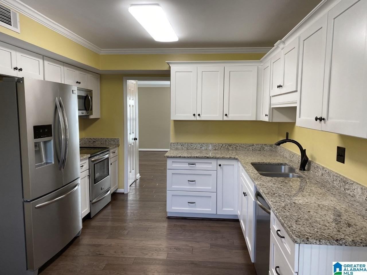2608 Bridlewood Cir - Photo 2 of 13