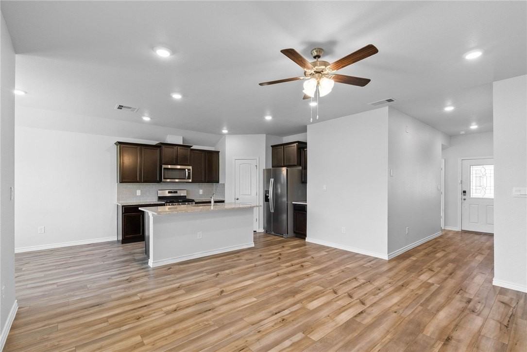 1154 Carnaby St - Photo 3 of 20