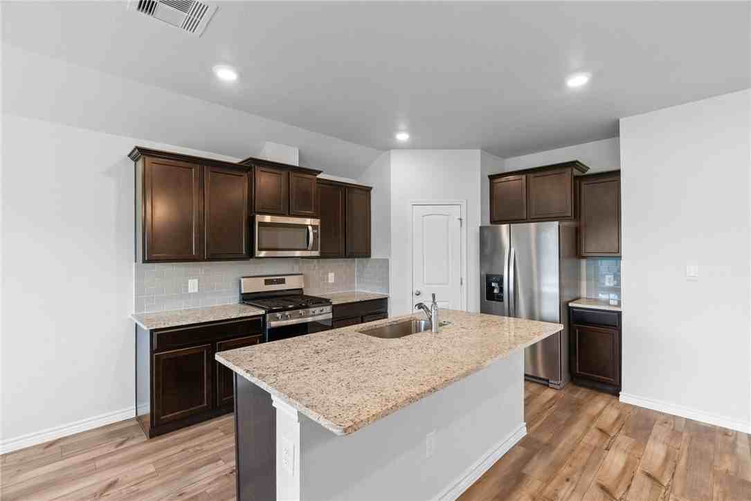 1154 Carnaby St - Photo 5 of 20