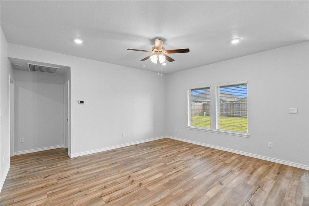 1154 Carnaby St - Photo 6 of 20