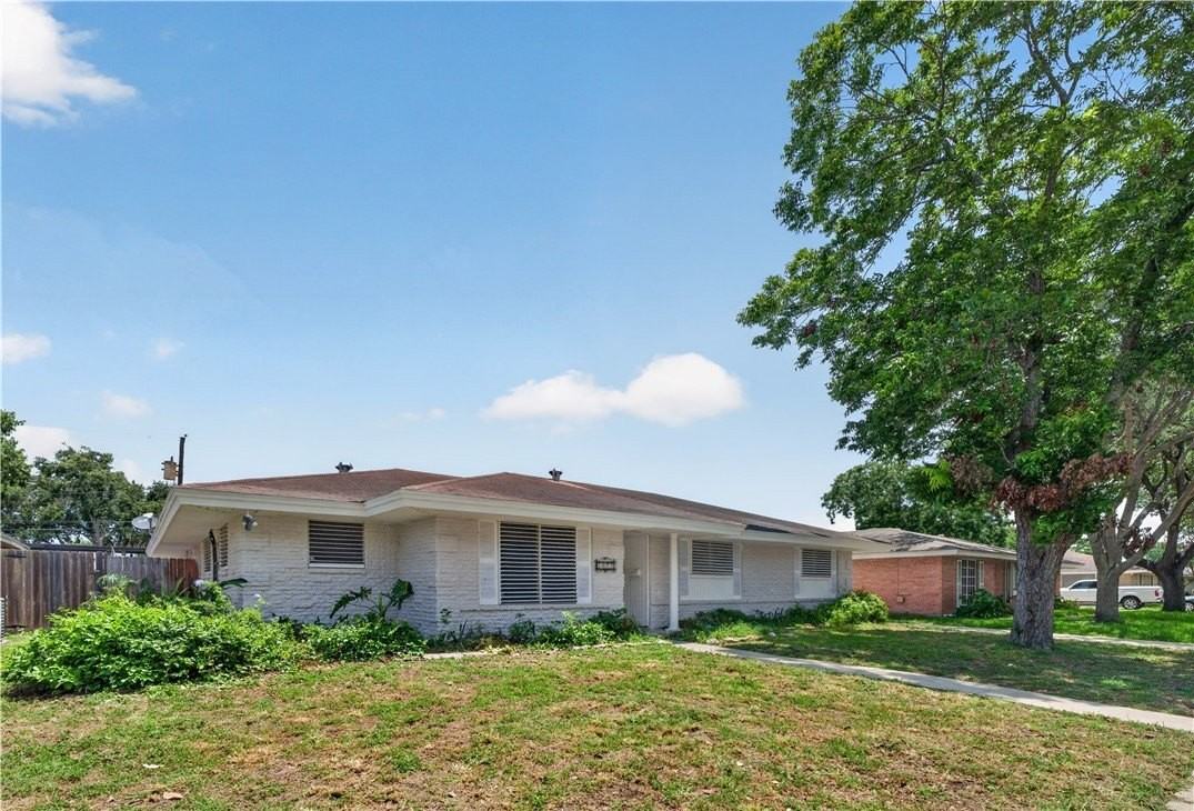 4022 Capri Dr - Photo 2 of 23