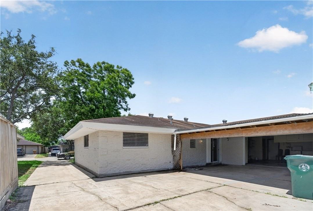 4022 Capri Dr - Photo 3 of 23