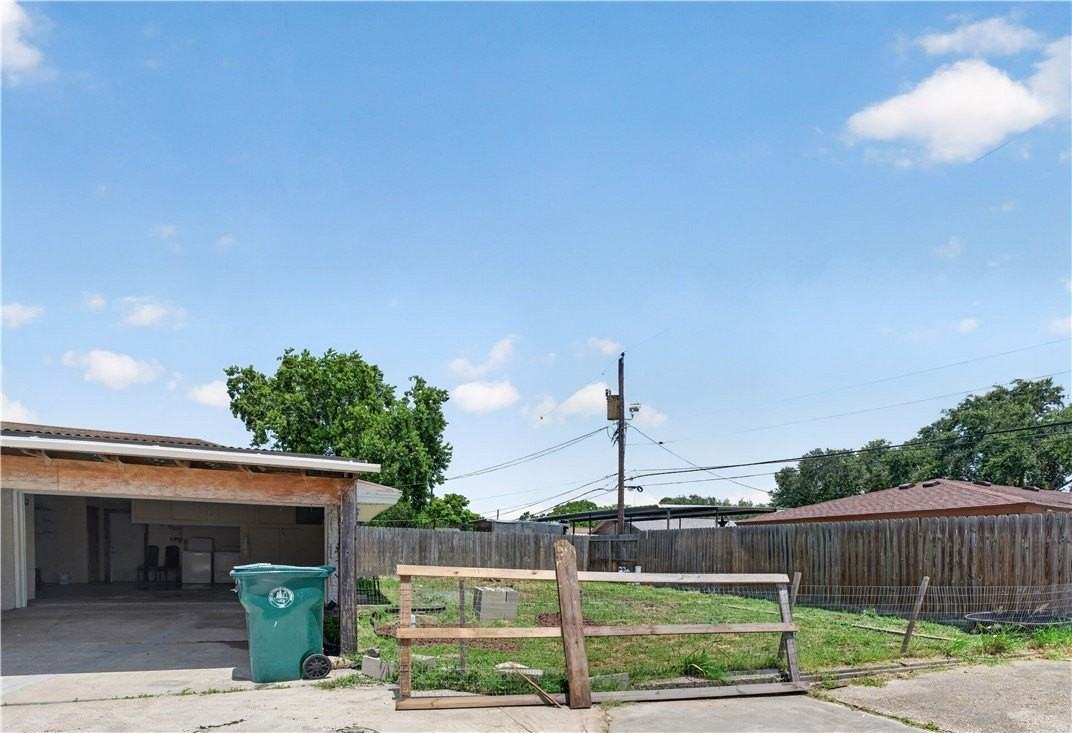 4022 Capri Dr - Photo 4 of 23