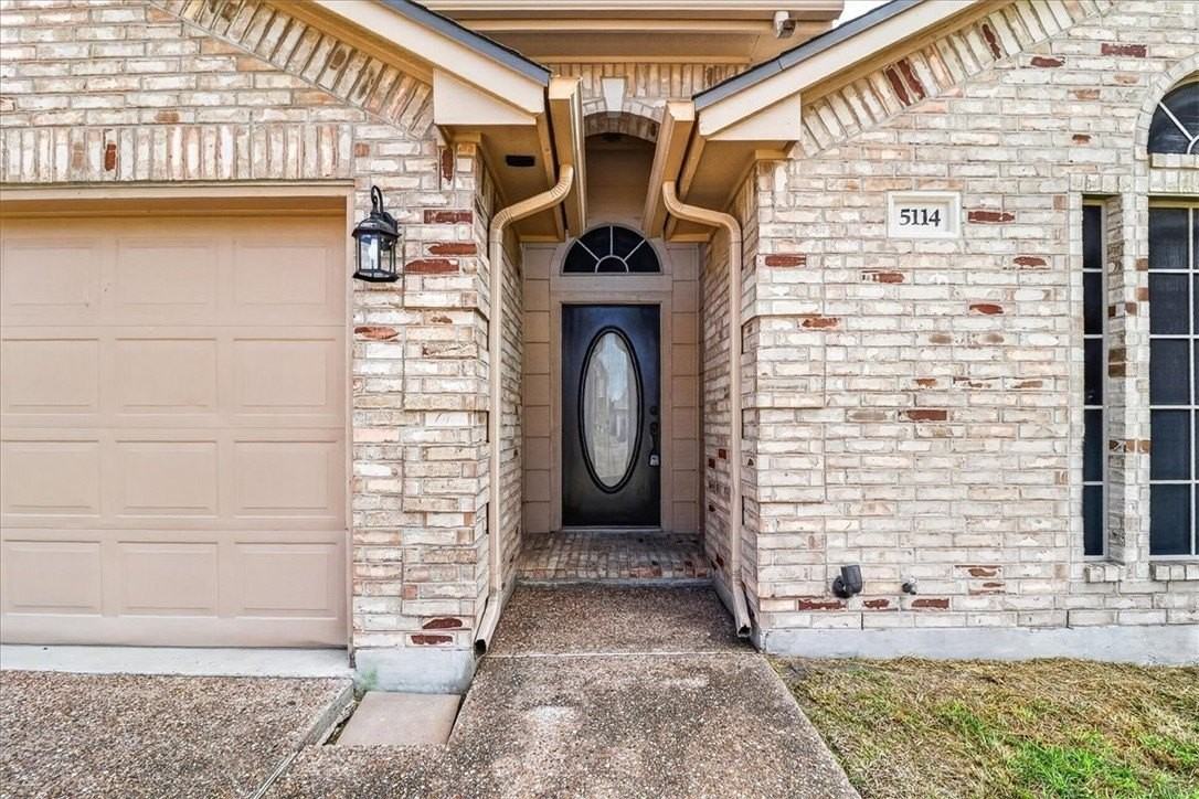 5114 Spring Brook Dr - Photo 2 of 37