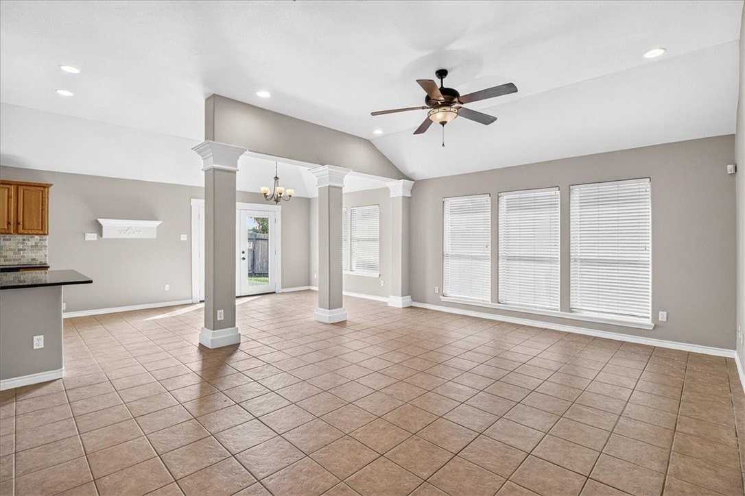 5114 Spring Brook Dr - Photo 4 of 37
