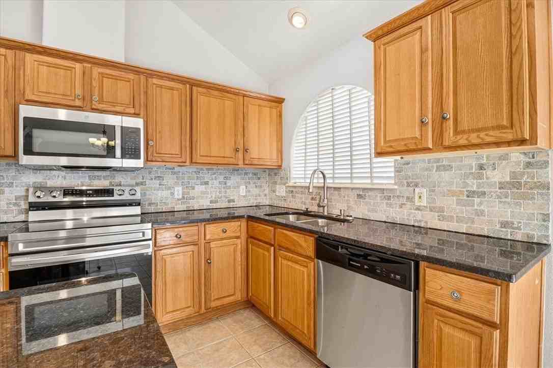 5114 Spring Brook Dr - Photo 7 of 37