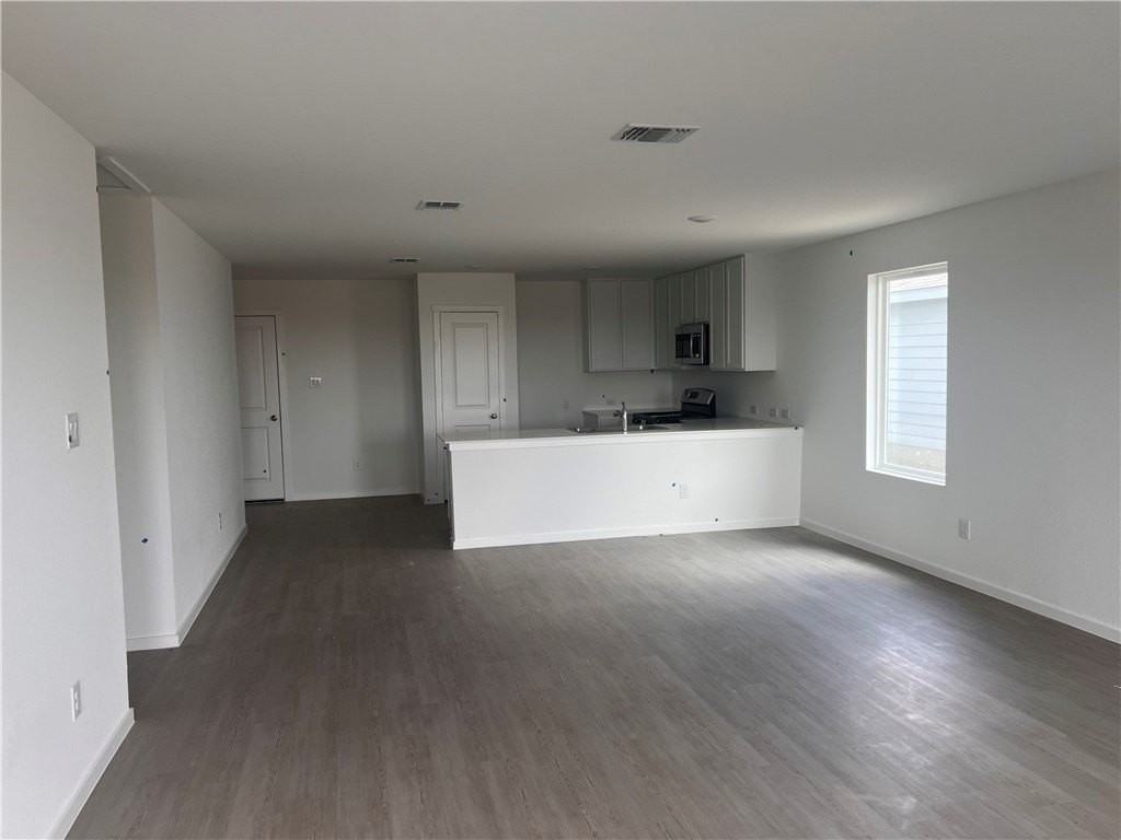 2757 Lannister Ln - Photo 3 of 7