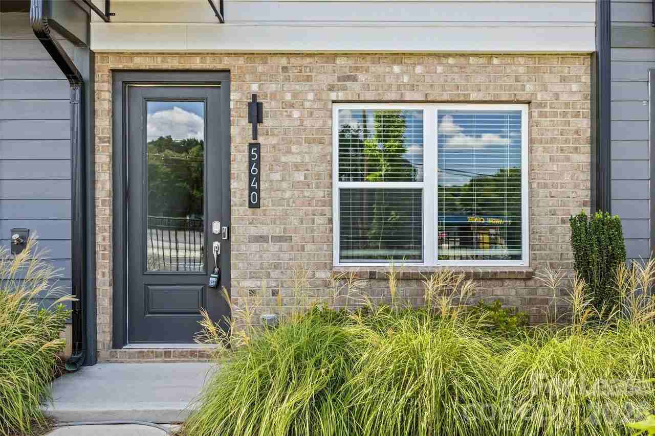 5640 Kingspan Dr - Photo 2 of 35