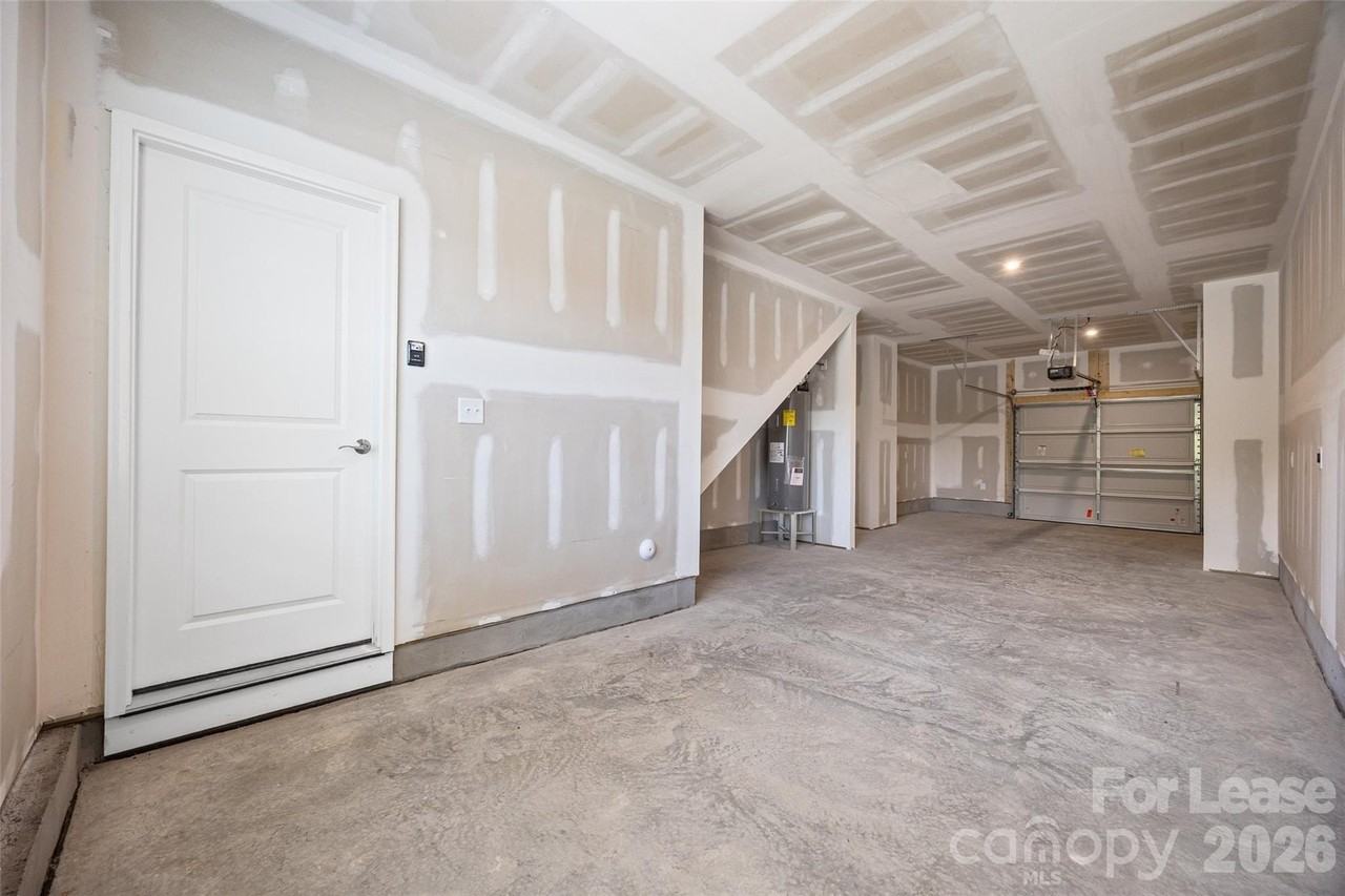 5640 Kingspan Dr - Photo 6 of 35