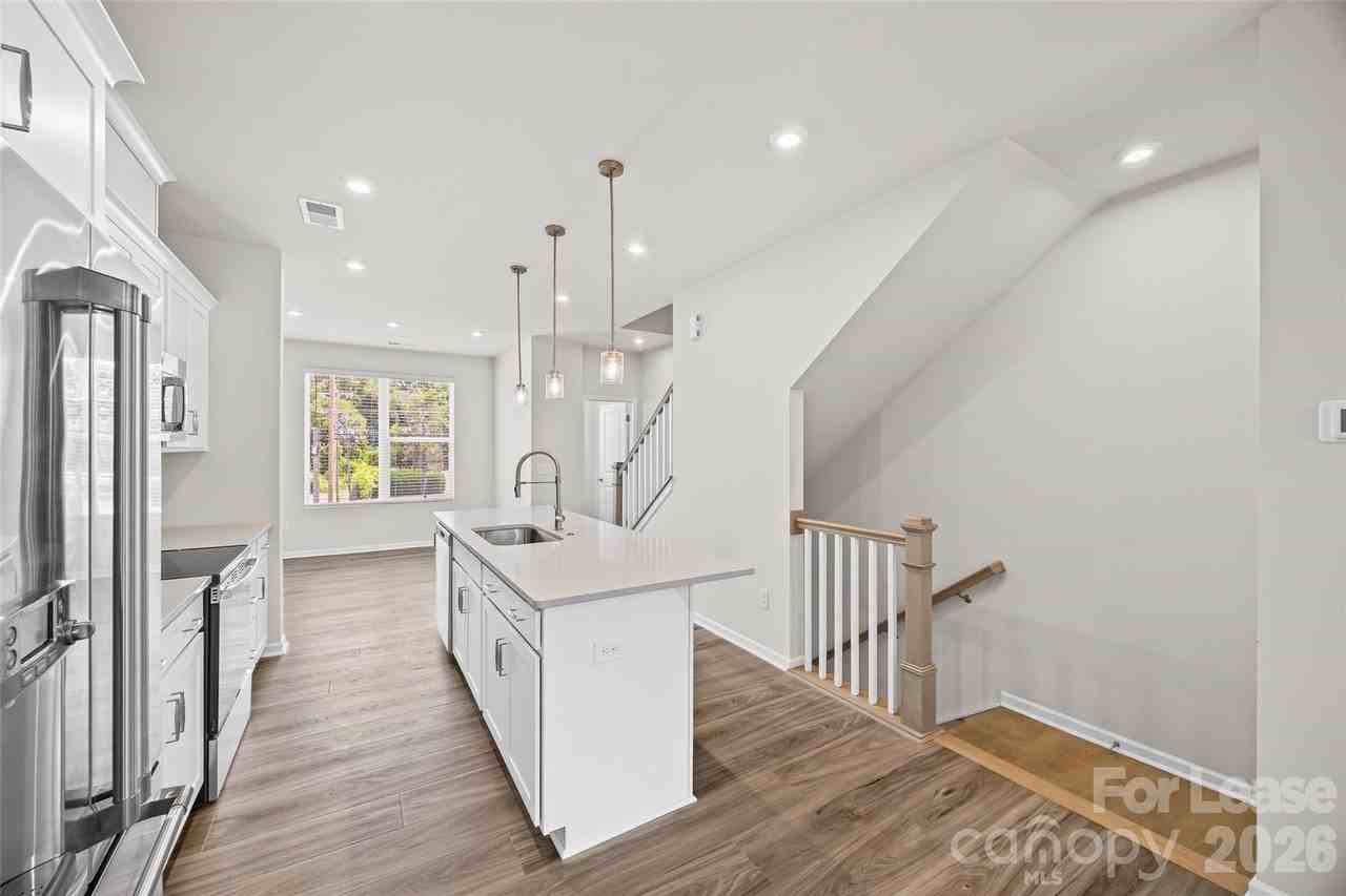 5640 Kingspan Dr - Photo 7 of 35