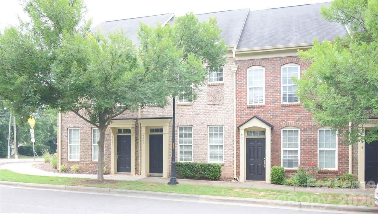 9507 Longstone Ln - Photo 3 of 30