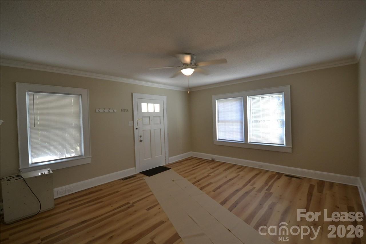 800 Arbor St Ne - Photo 4 of 22