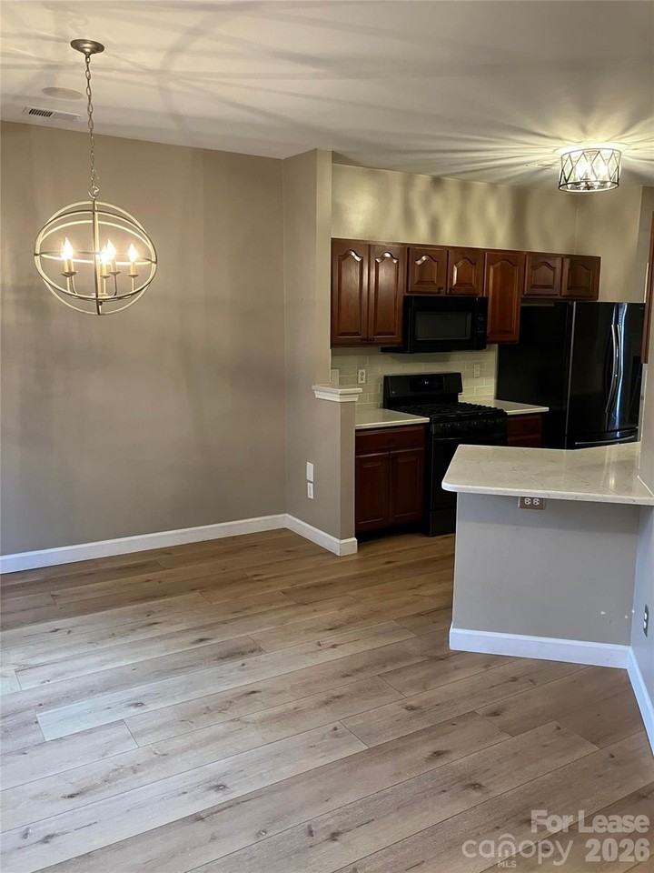 17730 Delmas Dr - Photo 3 of 15