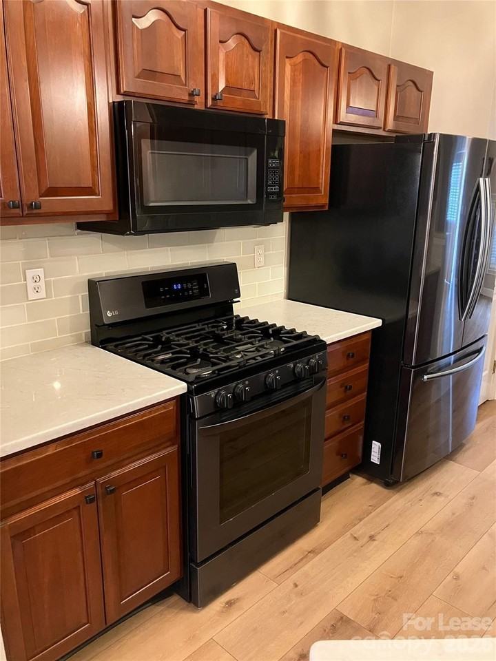 17730 Delmas Dr - Photo 6 of 15
