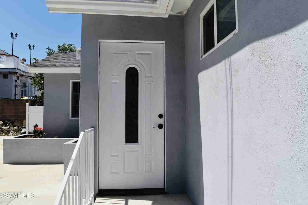 137 N Commonwealth Avenue - Photo 2 of 16